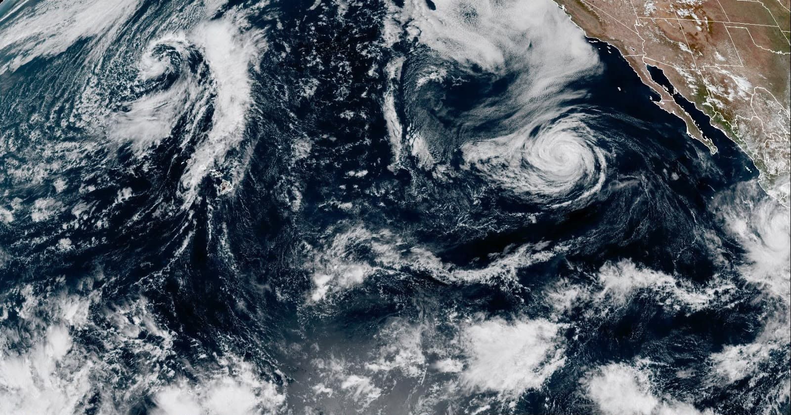 Vista de un satélite natural de la tormenta tropical Rachel