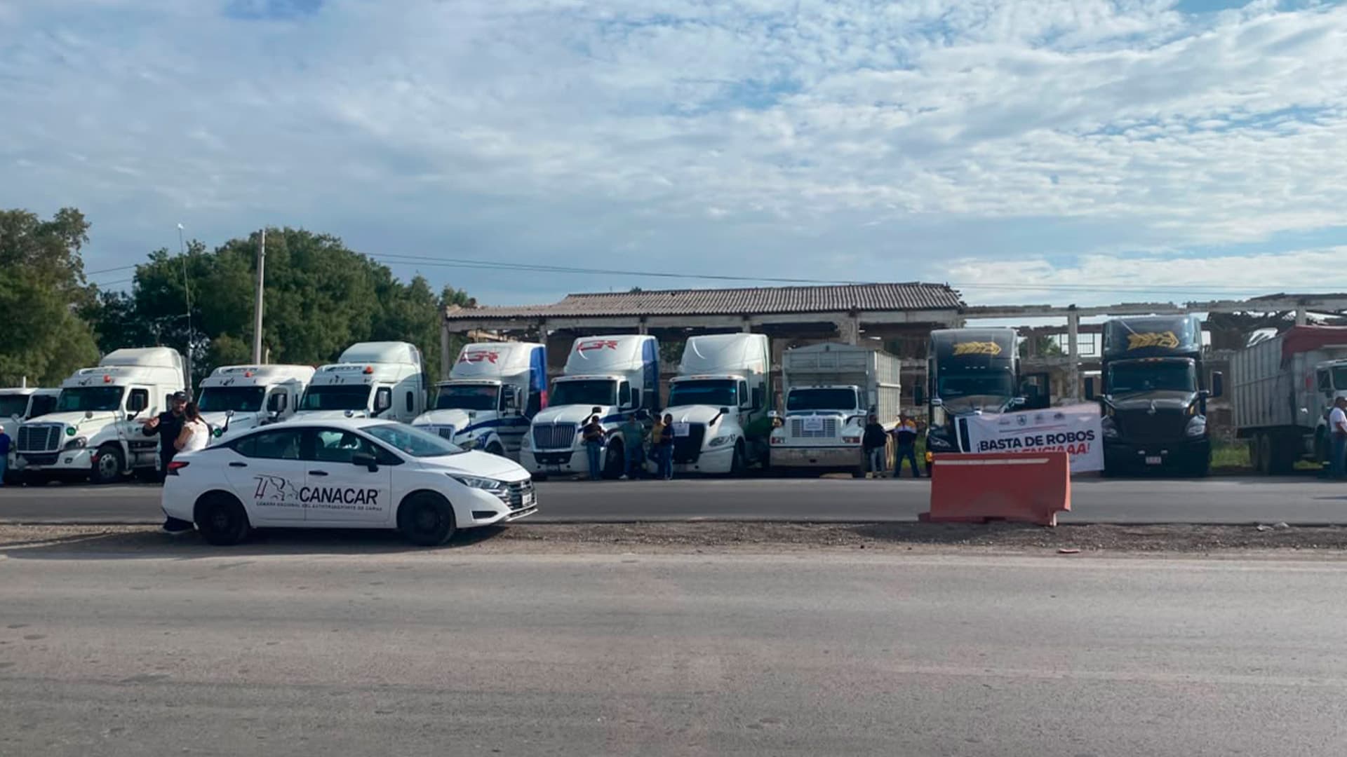 Transportistas se Manifiestan en Gómez Palacio, Durango; Piden Mayor Seguridad