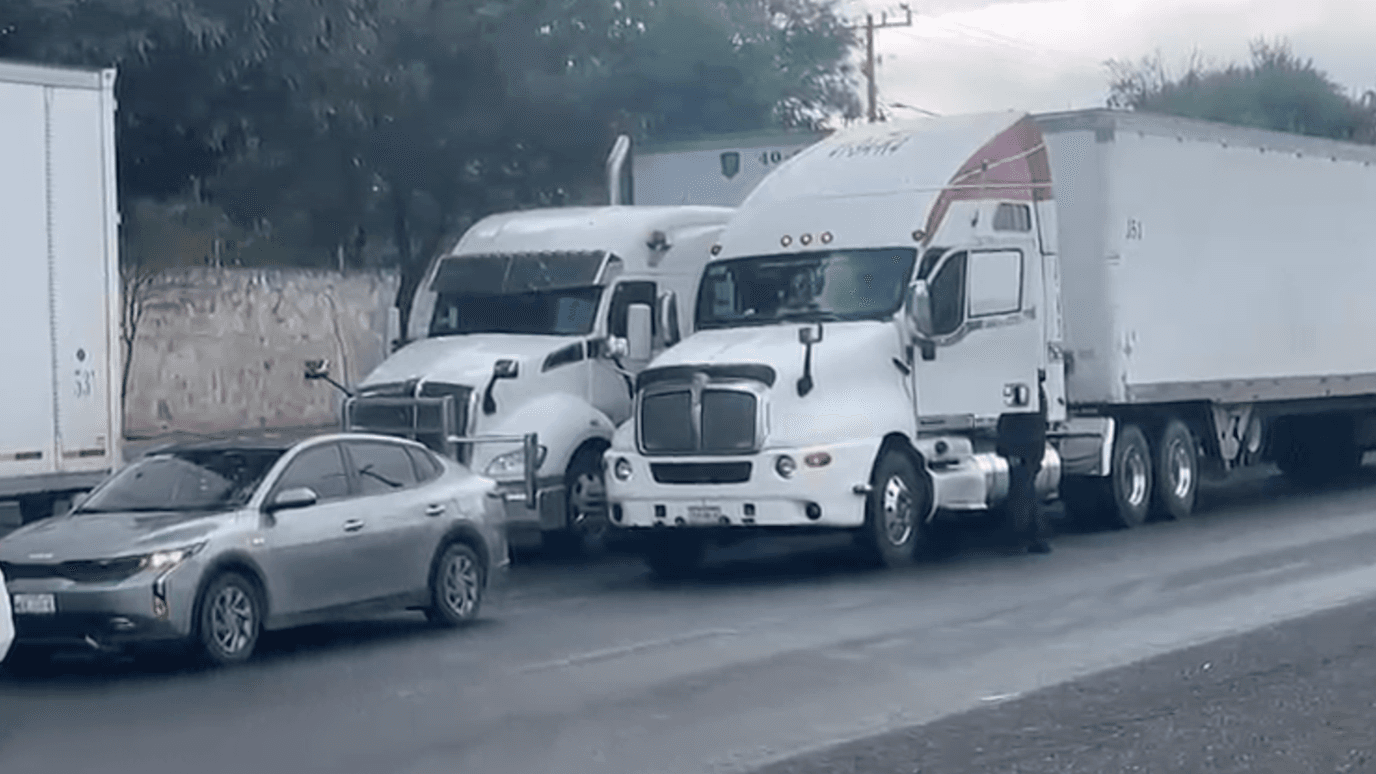Transportistas de Querétaro se Unen de Manera Pacífica al Paro Nacional