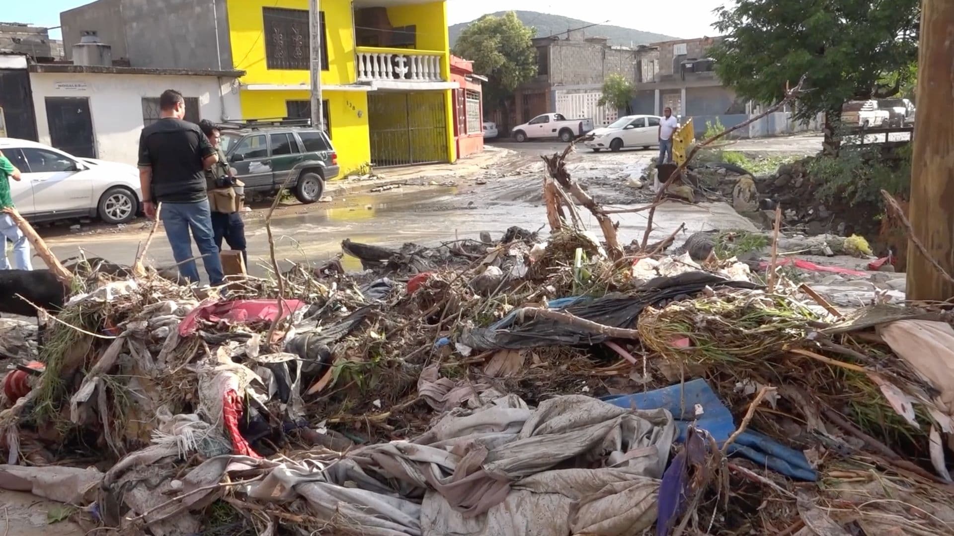 Tromba Arrastra Vehículos e Inunda Casas en Saltillo