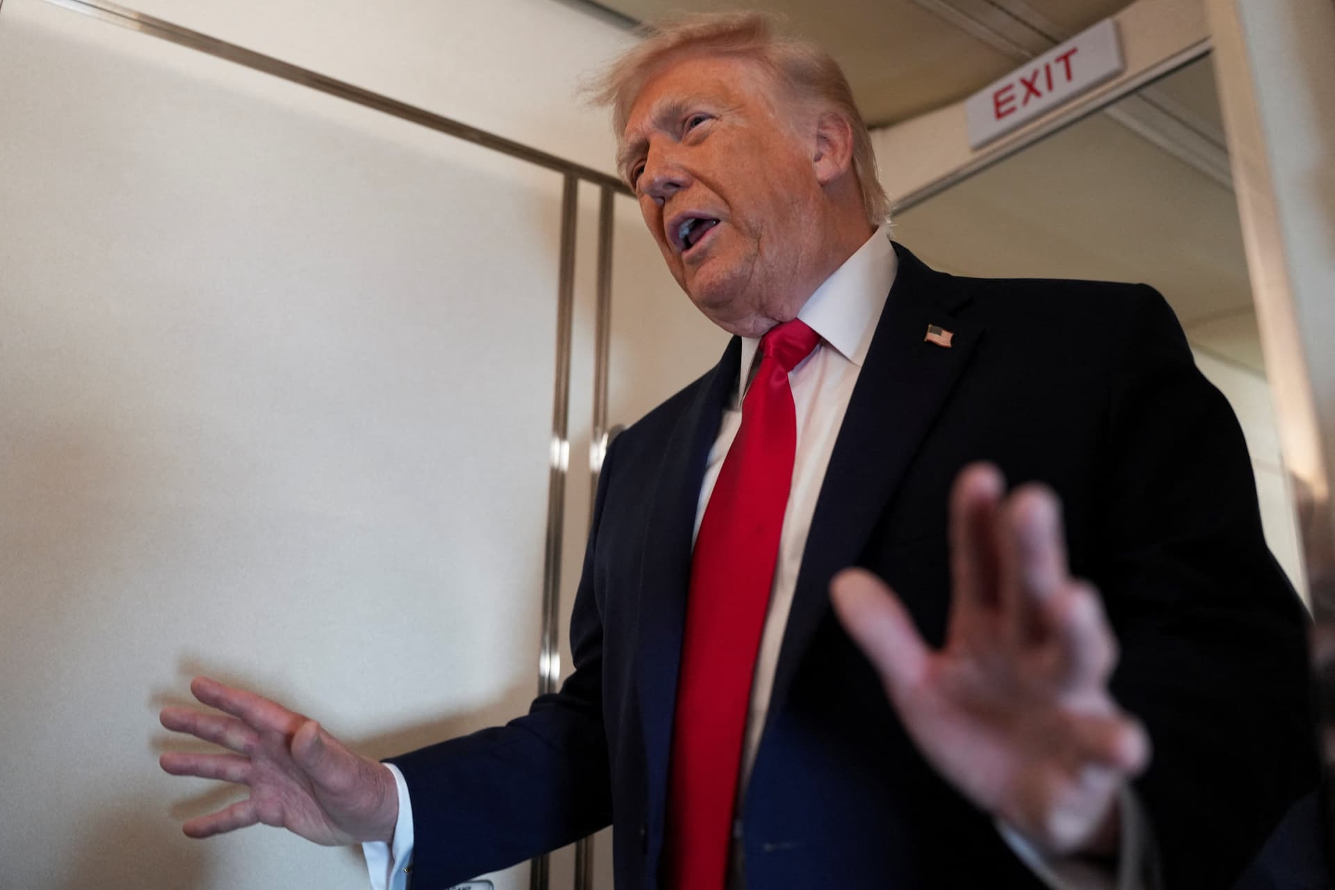 Trump Urge a Irán e Israel a Detener Ataques y Afirma que Buscan Alto al Fuego Inmediato