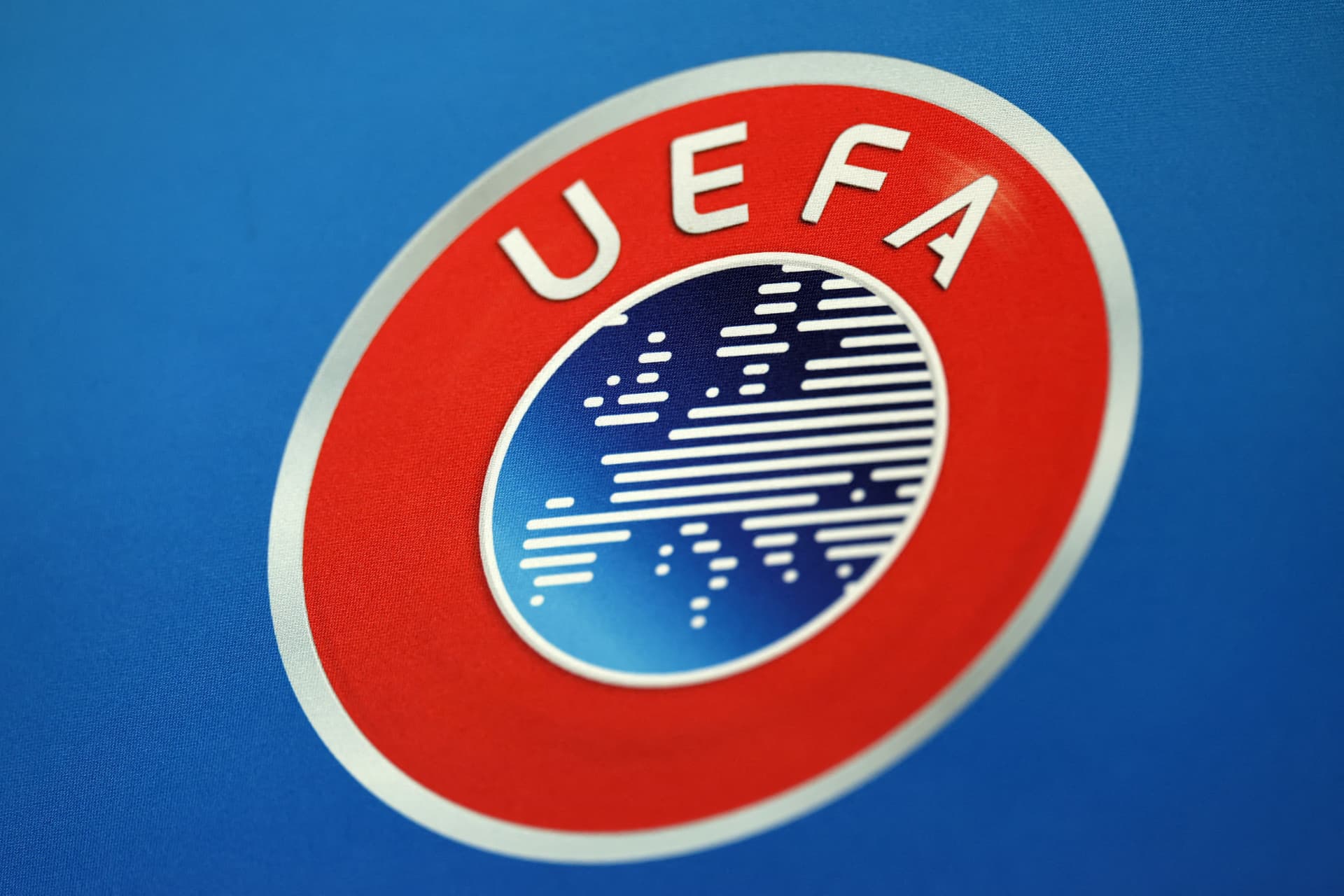 UEFA Acusa a FIFA de Cruzar Línea Roja al Quitar Suspensión a Jugador de Estados Unidos