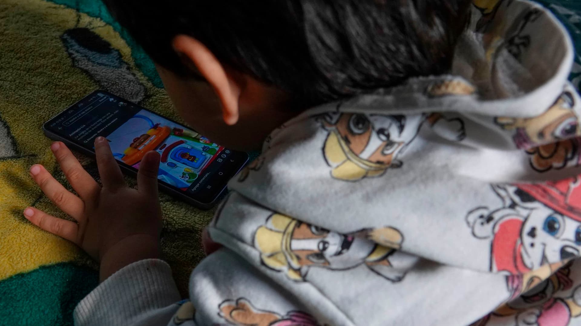 ¿Por Qué Restringirán el Uso de Celulares en Primarias y Secundarias de México?