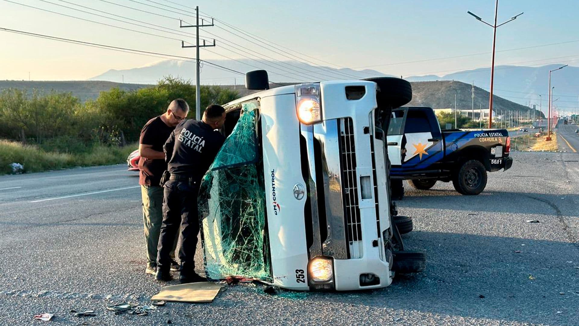 Los 14 trabajadores que eran transportados, regresan a su respectivos domicilios al momento del accidente