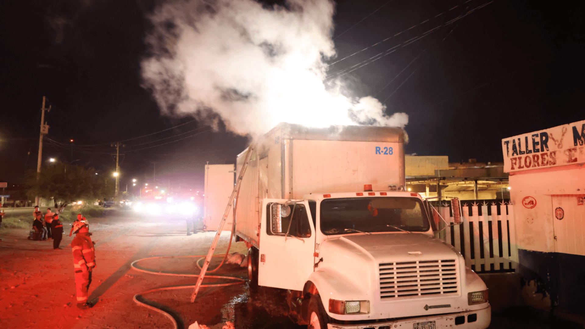 Vehículo que Transportaba Carbón se Incendió en Hermosillo, Sonora; Dejó Daños Materiales