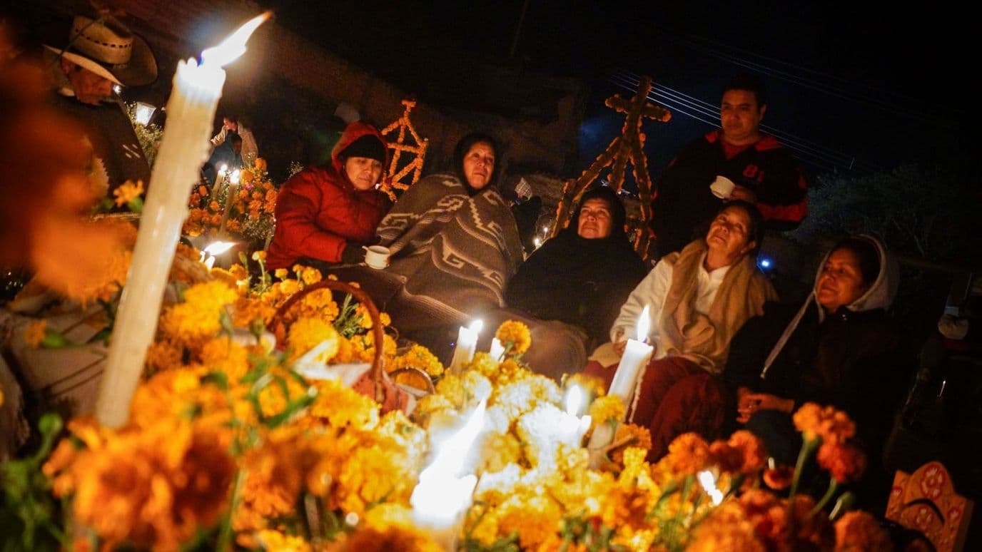 Significado Velas Día de Muertos y a qué hora encenderlas para ofrenda.