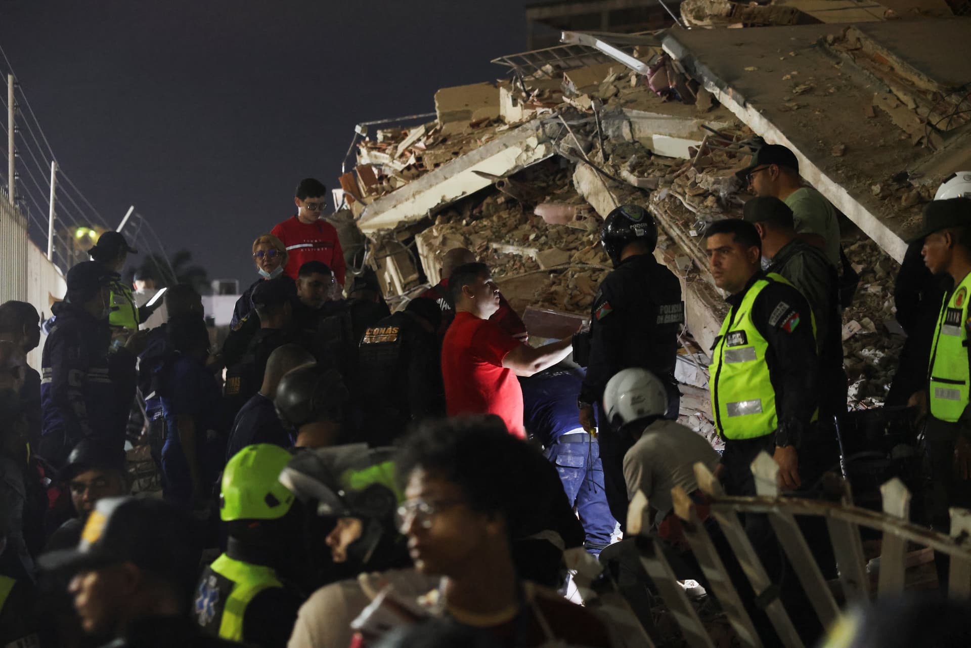 Terremotos en Venezuela Dejan 32 Muertos y Más de 700 Heridos