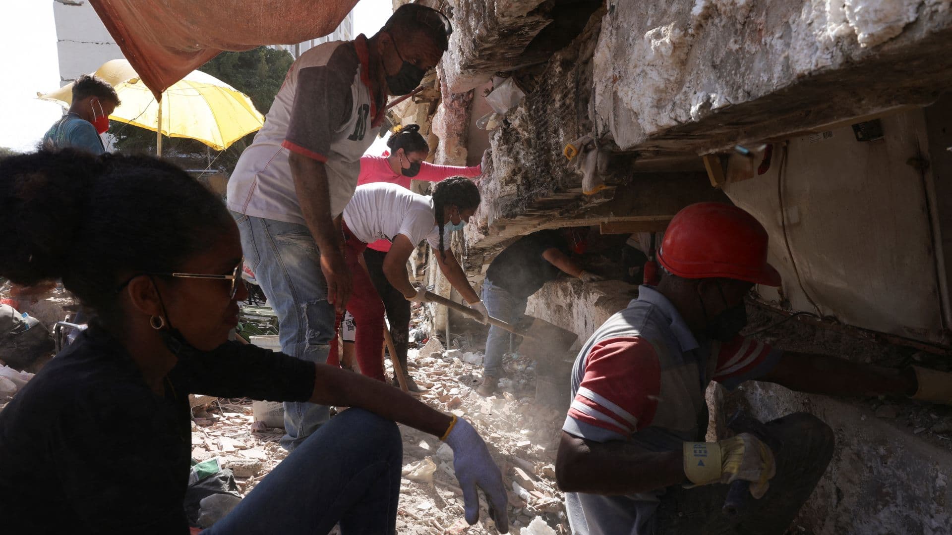 Siguen las labores de búsqueda en los edificios colapsados tras terremotos en Venezuela.