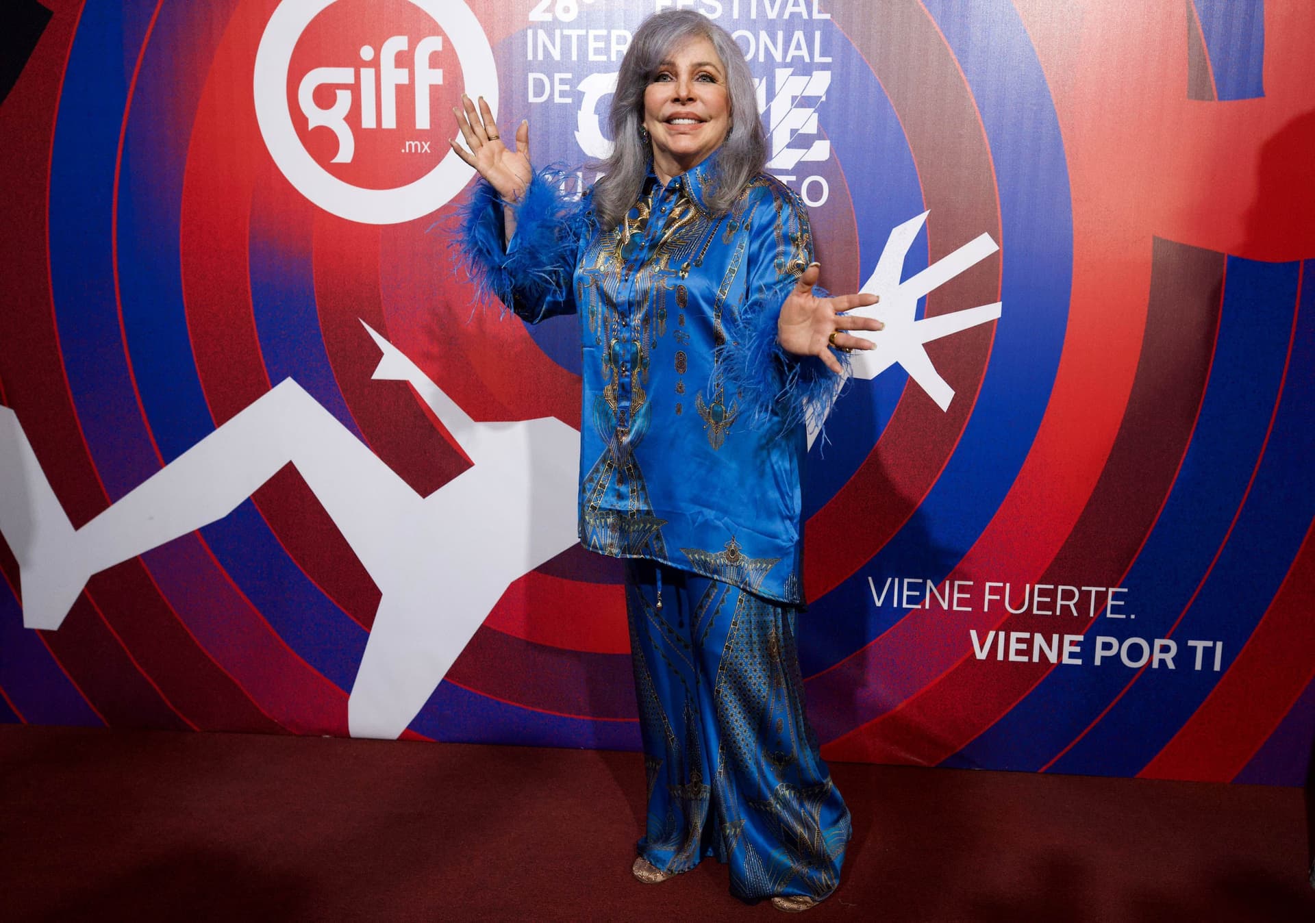 Así Luce Verónica Castro: Reaparece con Nuevo Look y Vuelve a Redes Sociales
