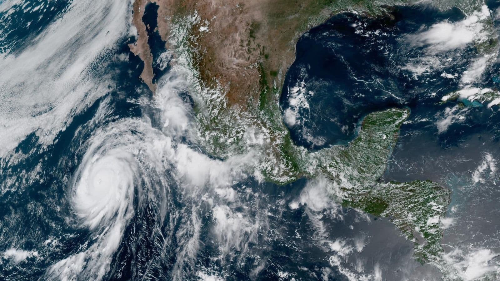 Vista satelital del ciclón tropical. Foto: NOAA