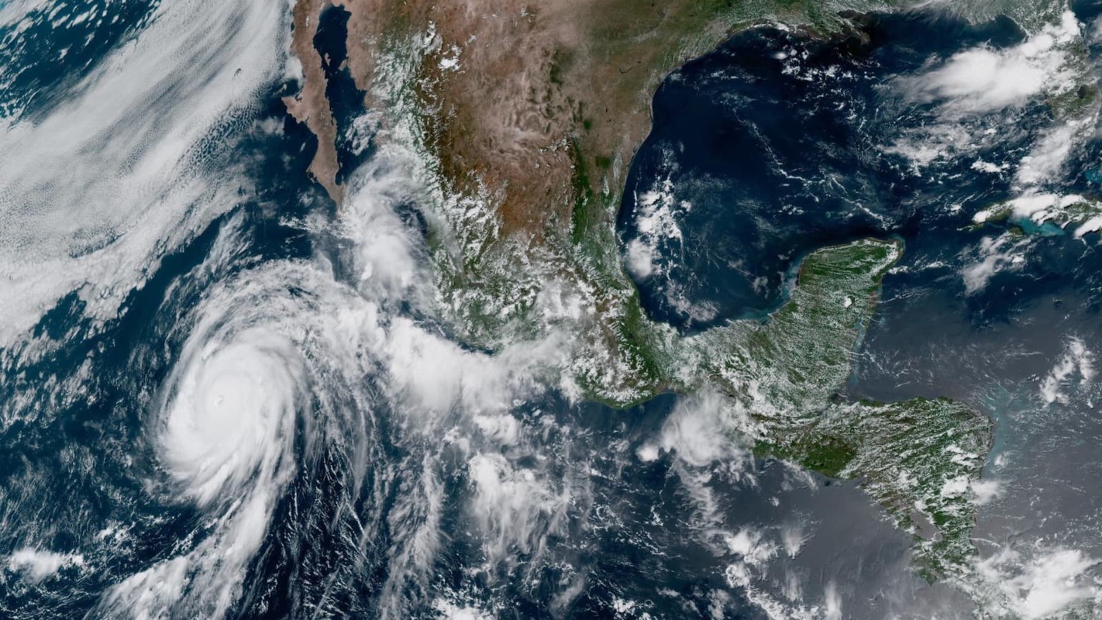 Huracán Genevieve Categoría 4: ¿Dónde Se Ubica y Qué Trayectoria Podría Tomar el Ciclón?