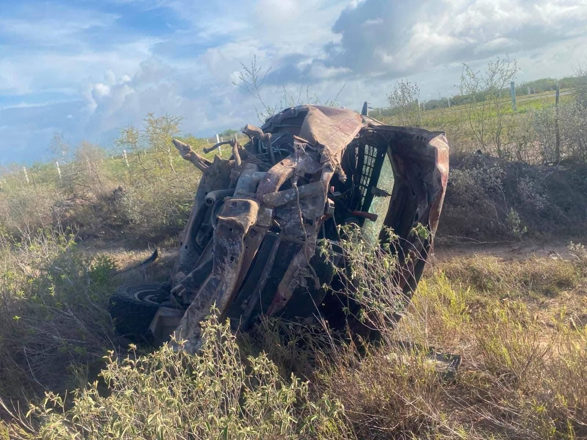 Tres fallecidos dejó la volcadura de una camioneta en Reynosa.