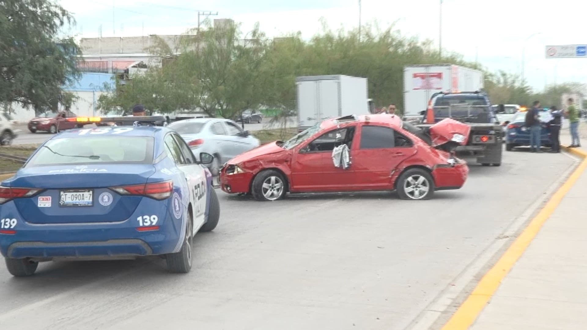 Una mujer resultó lesionada en el accidente.