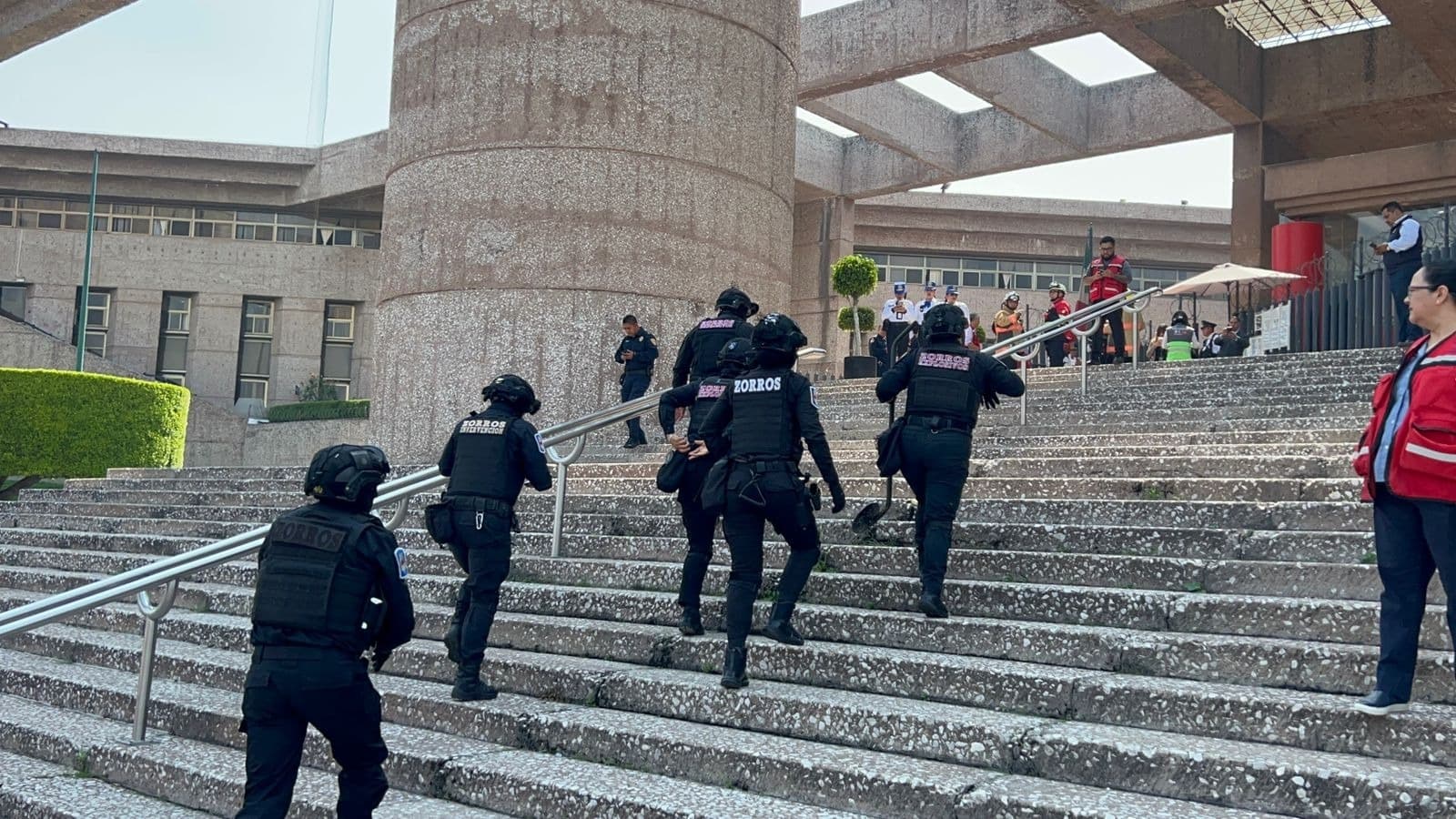 Reportan amenaza de bomba en juzgados de San Lázaro.
