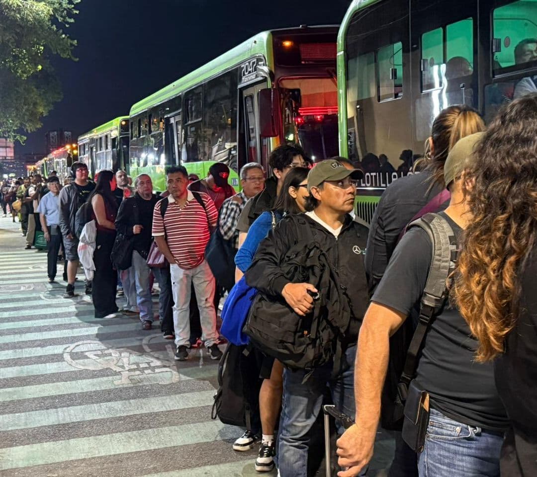 Cierre estaciones L2 Metro causa molestia