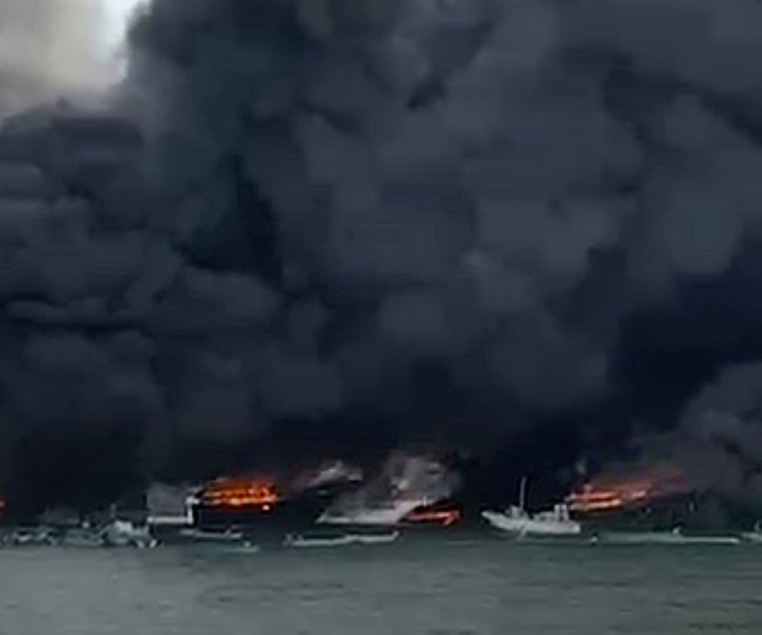Incendio en puerto de Manta, en Ecuador.