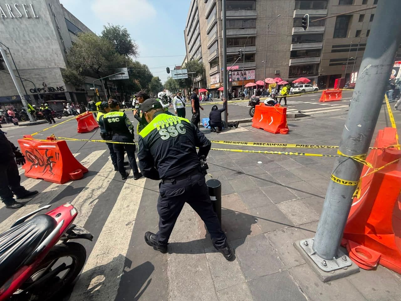 Tras choque un hombre murió en las calles del Centro Histórico de la CDMX. Foto: N+