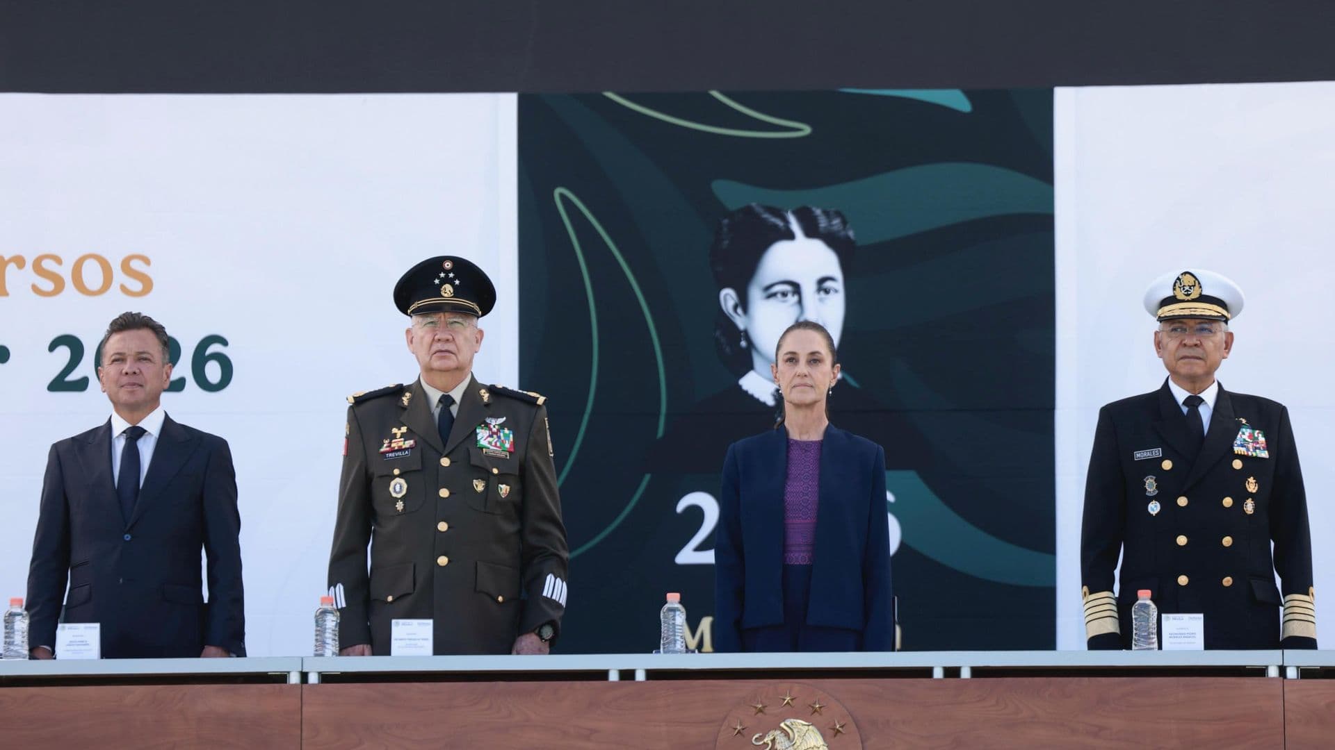 Claudia Sheinbaum y Ricardo Trevilla (izquierda) durante la clausura y apertura de cursos del Sistema Educativo Militar 2026