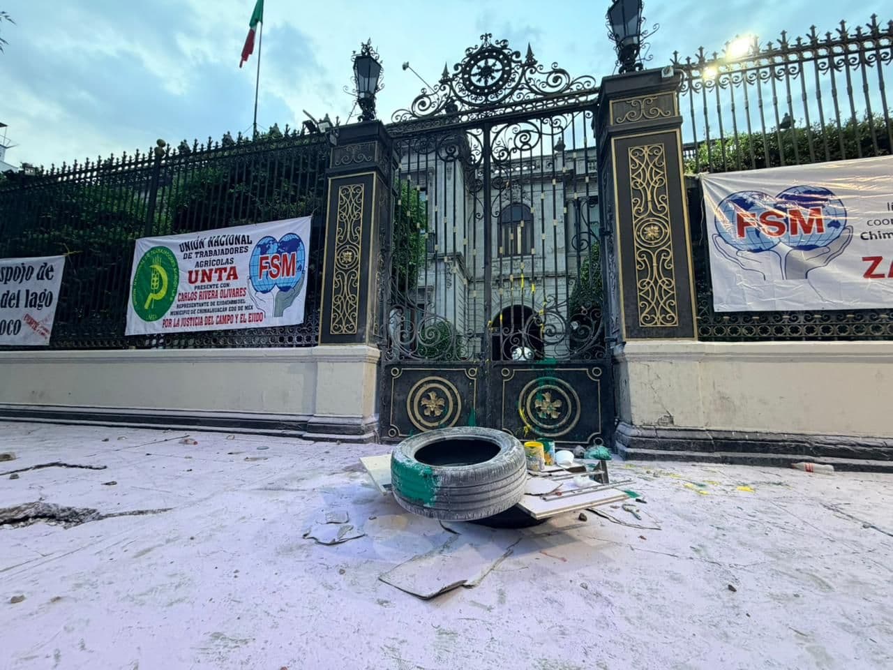Repliegan Protesta de la Unión de Trabajadores Agrícolas tras Lanzar Cohetones en Segob