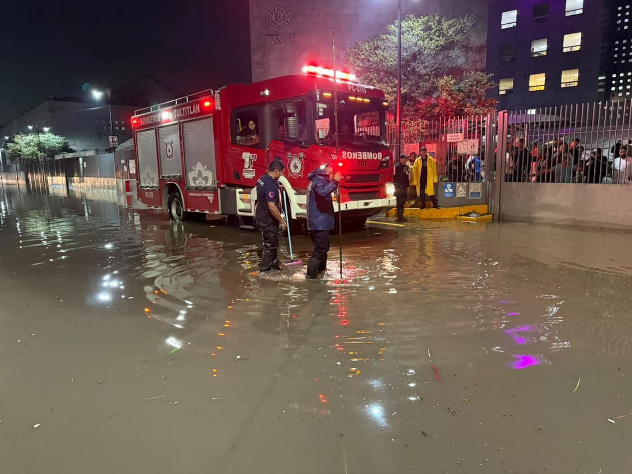 Se Inunda Hospital del ISSSTE y Casas en Tultitlán por Lluvias en Edomex