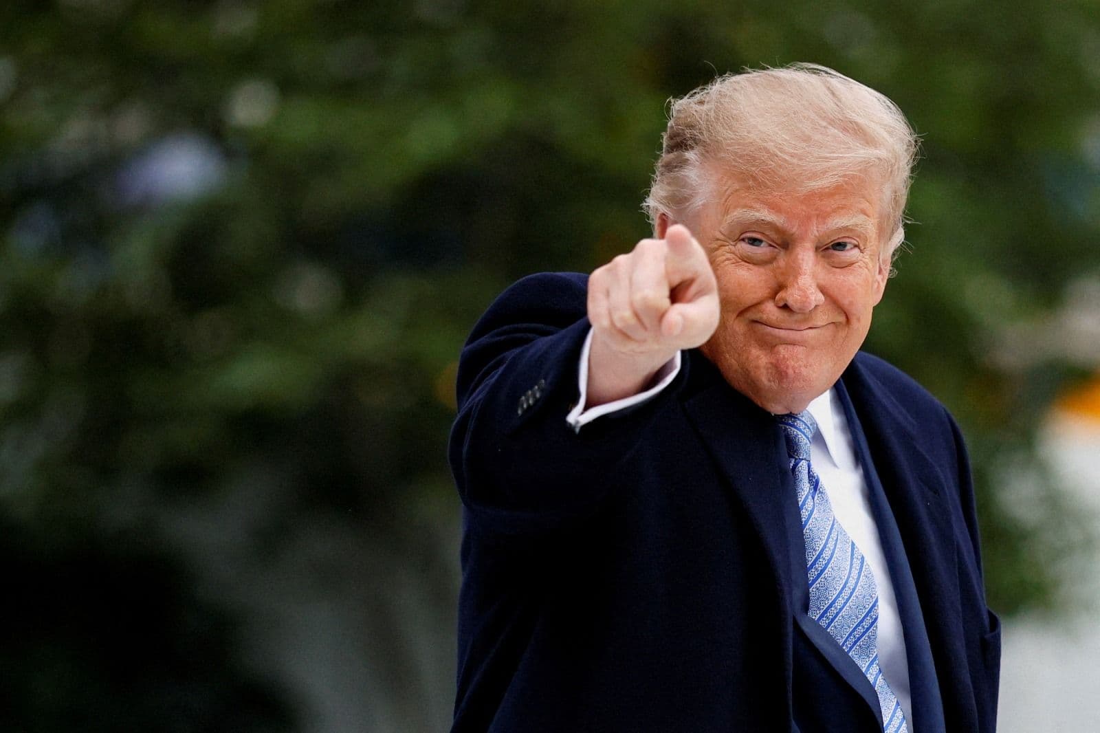 Escala Ofensiva contra Medios: Casa Blanca Excluye a CNN del Air Force One en Viaje de Trump