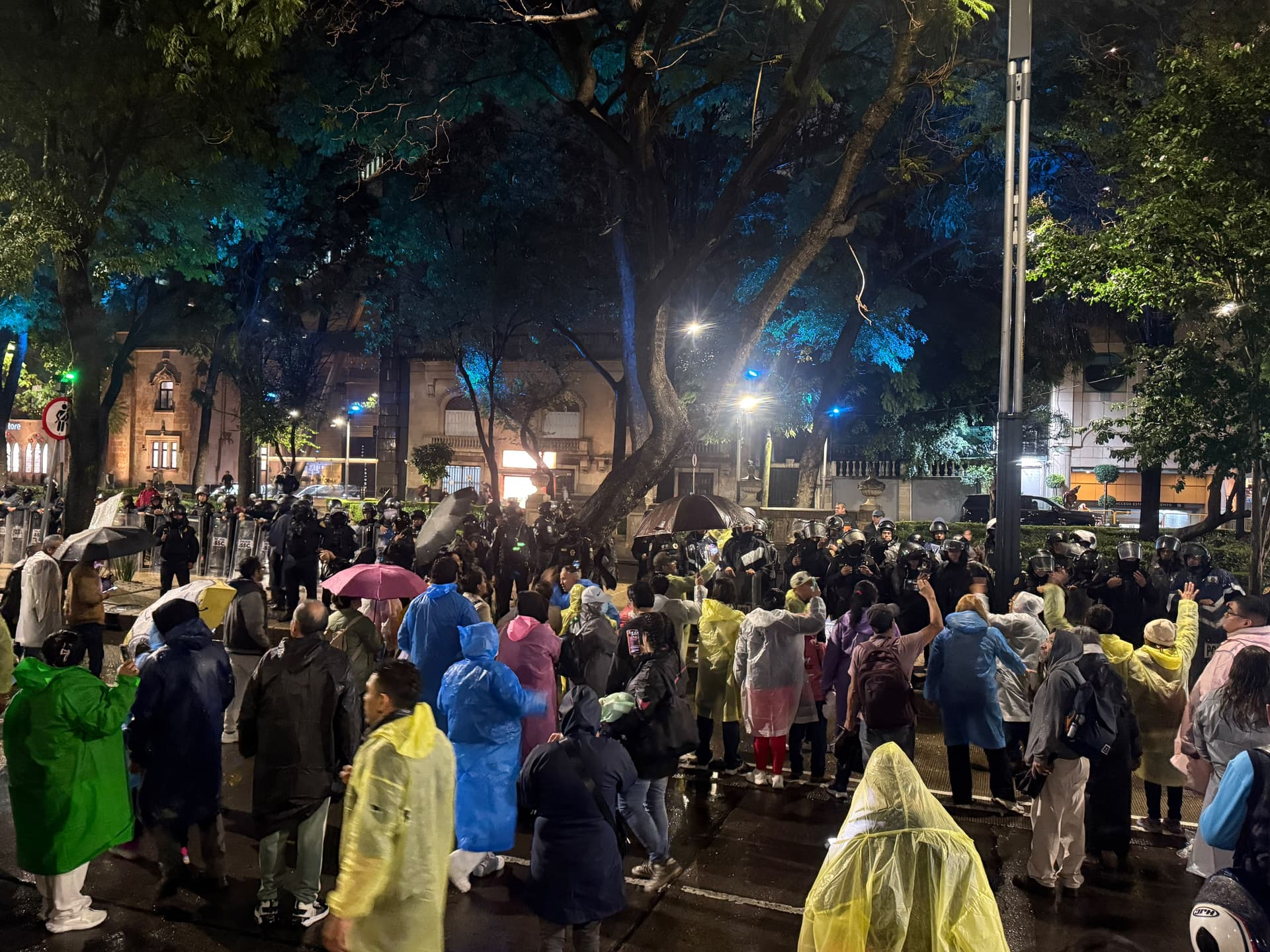 Repliegue de manifestantes IMSS