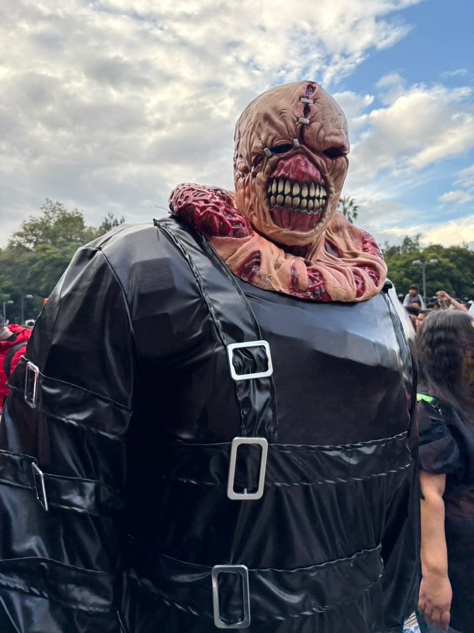 Zombie inspirado en videojuego acude a la Marcha Zombie 2026 en CDMX