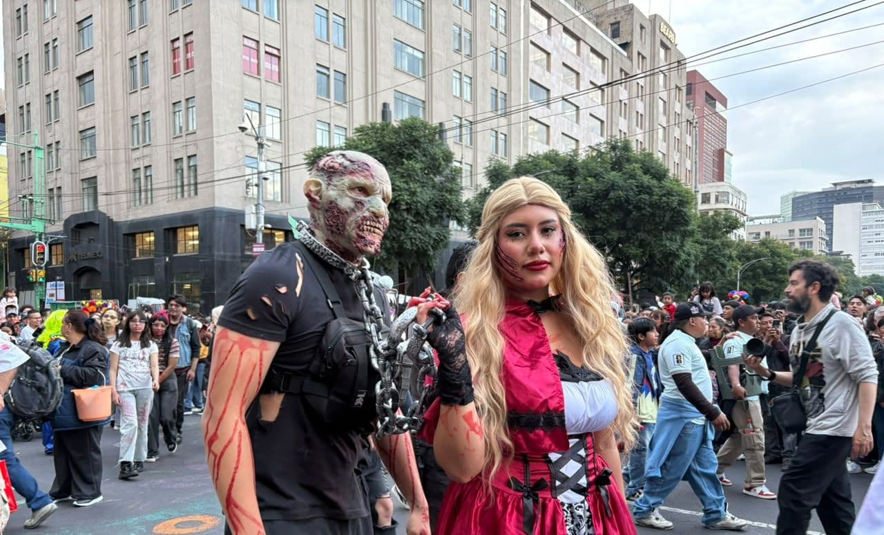 Zombie y cospleyers acuden a la Marcha Zombie 2026 en CDMX