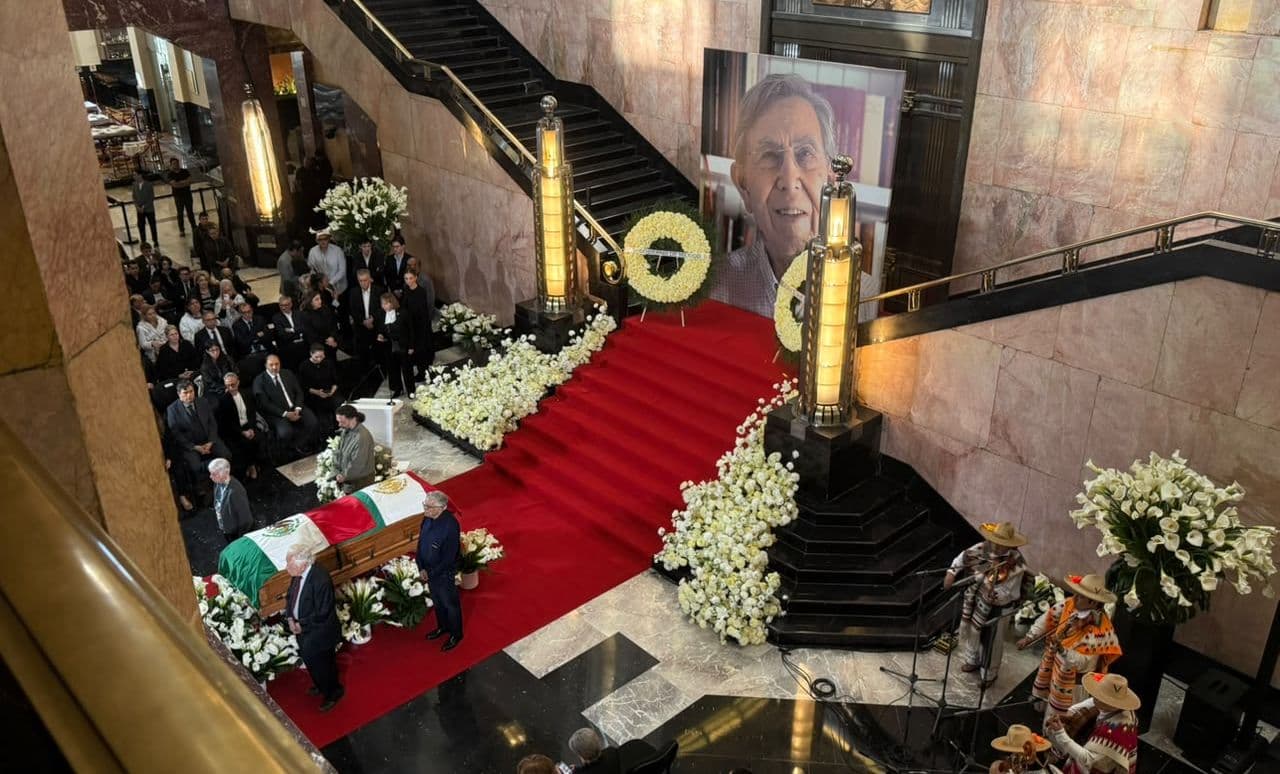 Homenaje de cuerpo presente a Cuauhtémoc Cárdenas en Bellas Artes 5