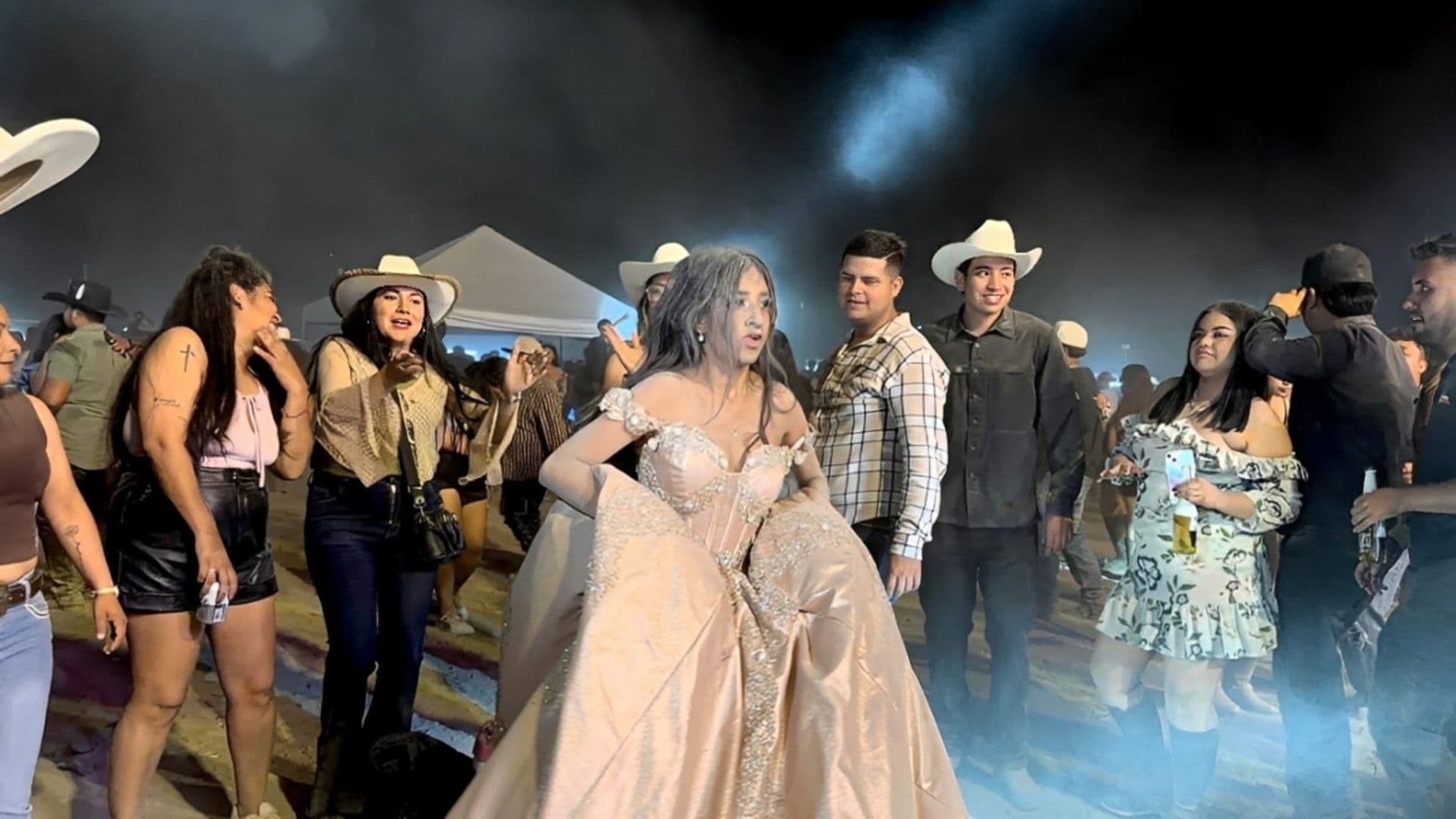Quinceañera se Hace Viral al Disfrutar al Máximo sus XV Años en La Laguna