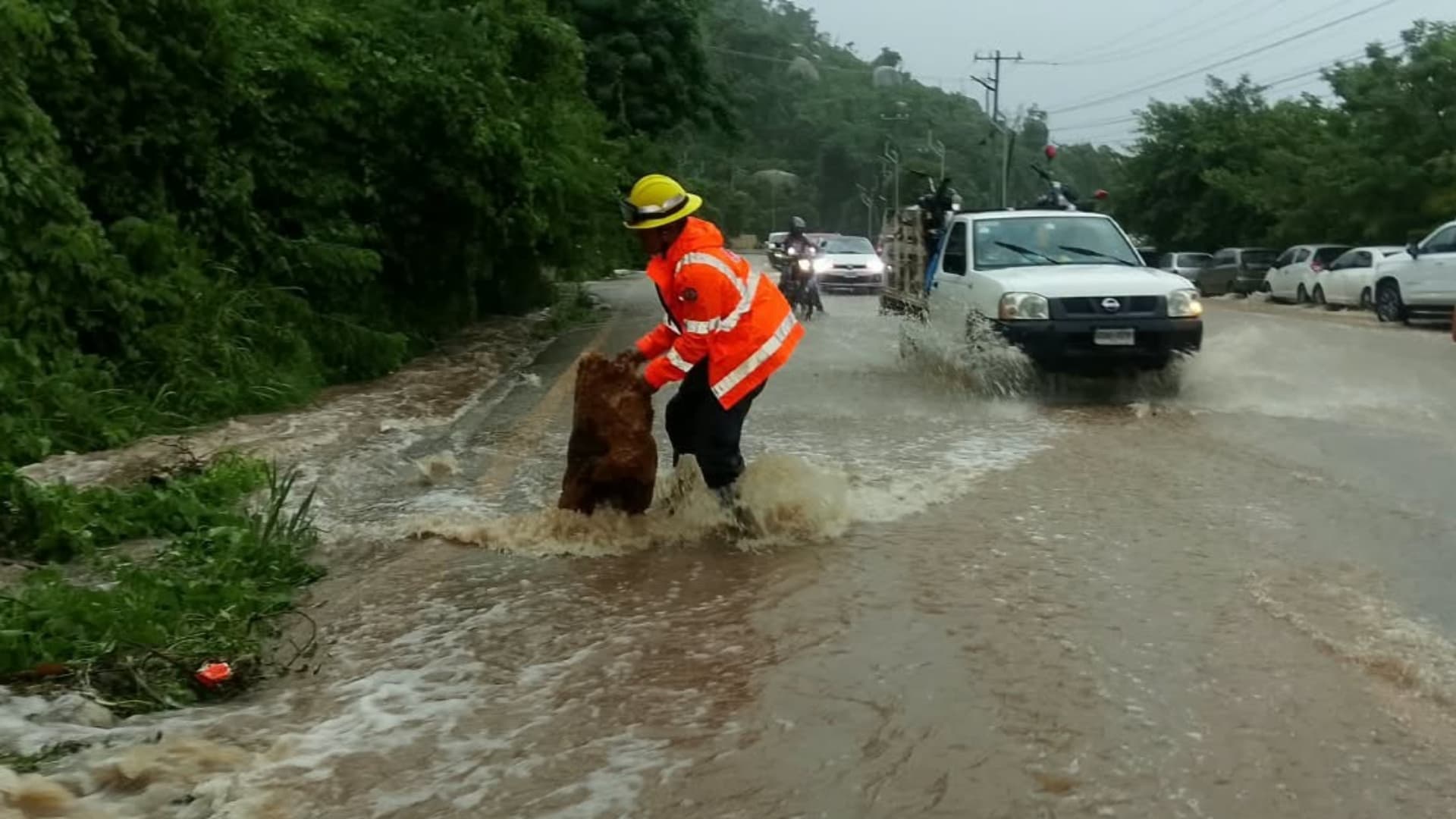 Las fuertes lluvias provocaron inundaciones en Acapulco, Guerrero