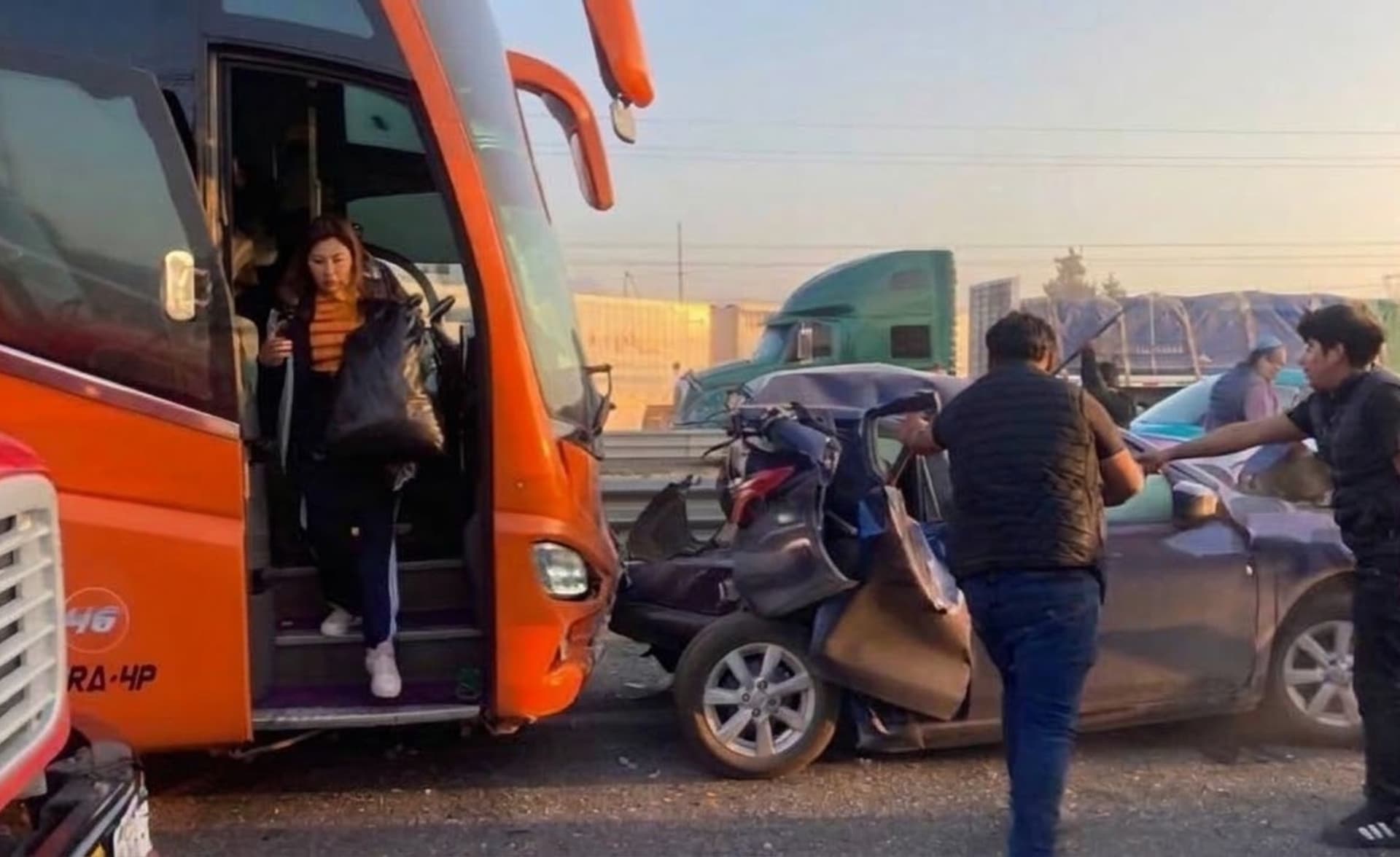 Daños materiales dejó el choque por alcance a la altura de Amozoc.