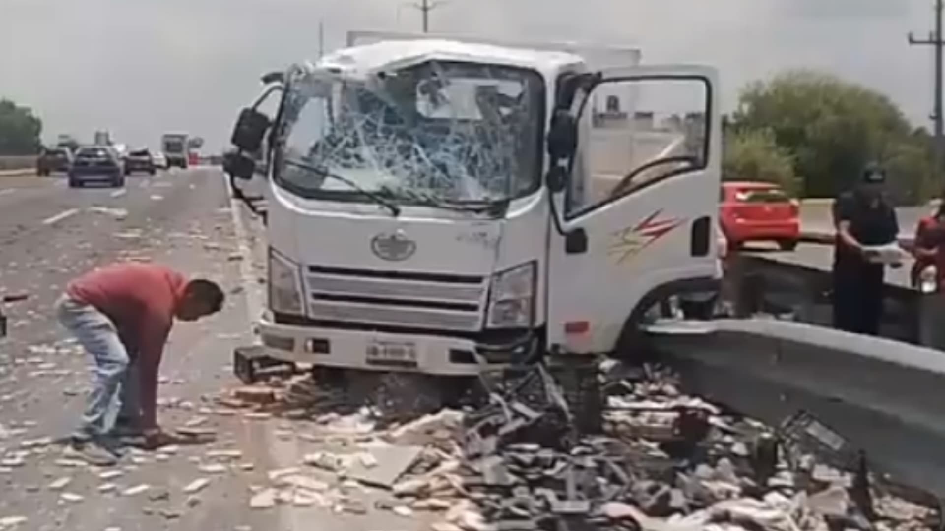 Accidente de Camioneta de Carga en la Autopista México-Puebla ¿Hay Paso?