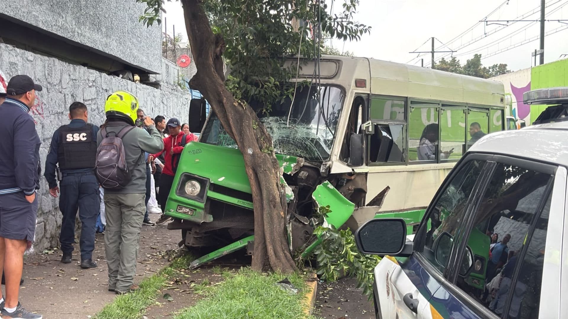 Accidente de microbús en Iztapalapa