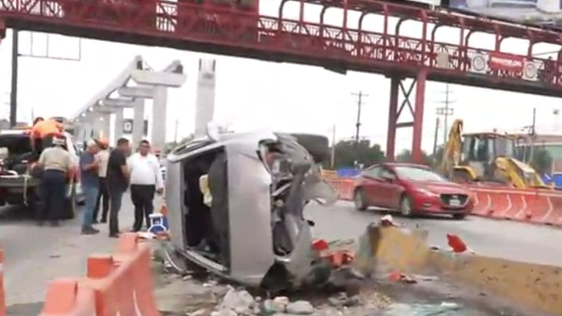 Exceso de velocidad habría provocado choque que dejó dos adultos y un menor lesionados