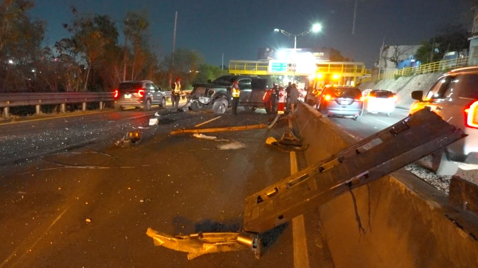 Choque múltiple en avenida Morones Prieto en Monterrey