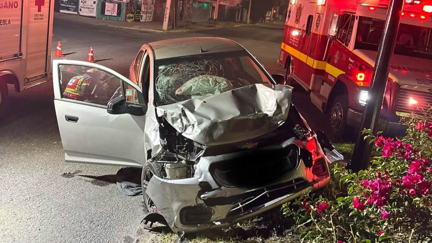 Accidente Choque Vehículos Dos Lesionados Avenida 14 Sur Colonia Anzures Puebla