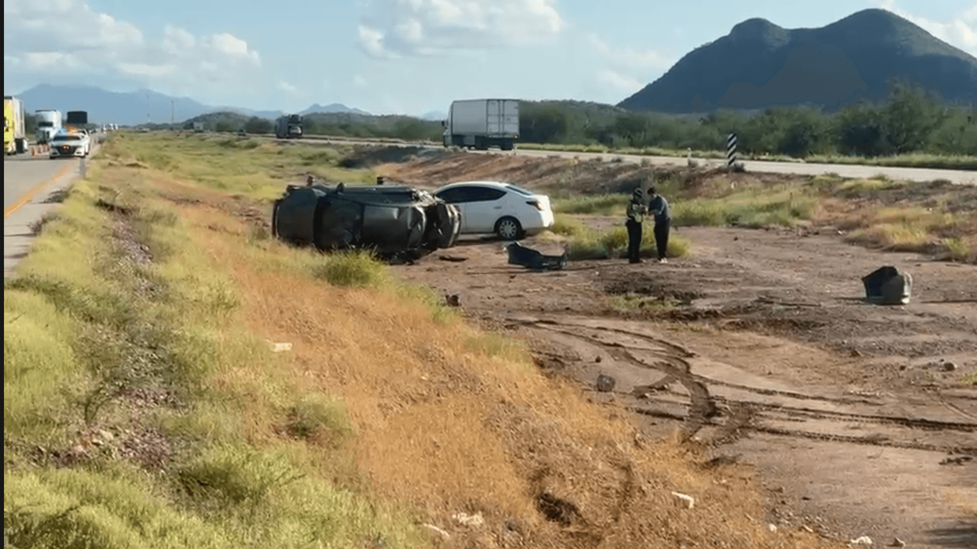 Volcamiento en la Carretera Hermosillo - Guaymas Deja Dos Lesionados