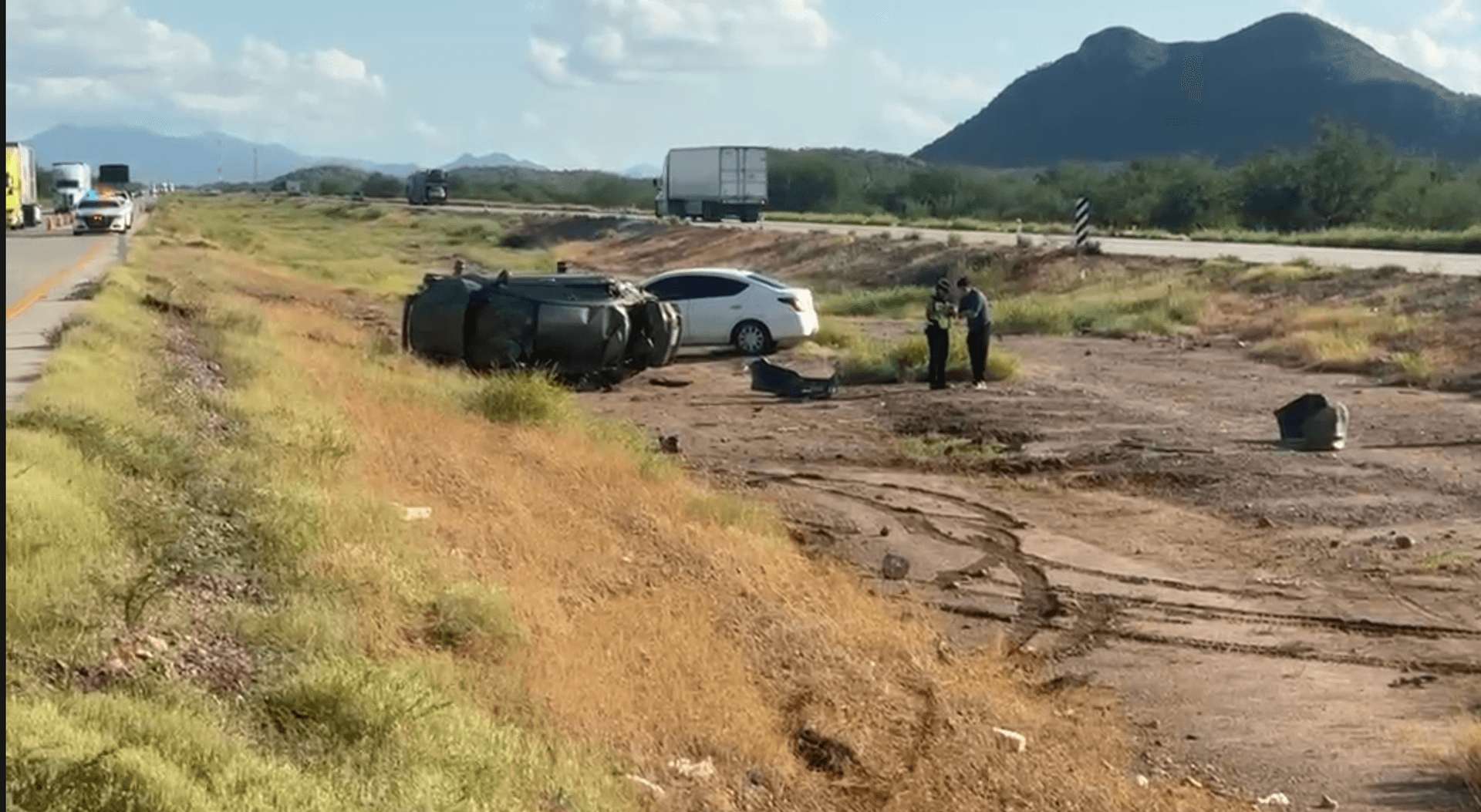 Volcamiento en la Carretera Hermosillo - Guaymas Deja Dos Lesionados
