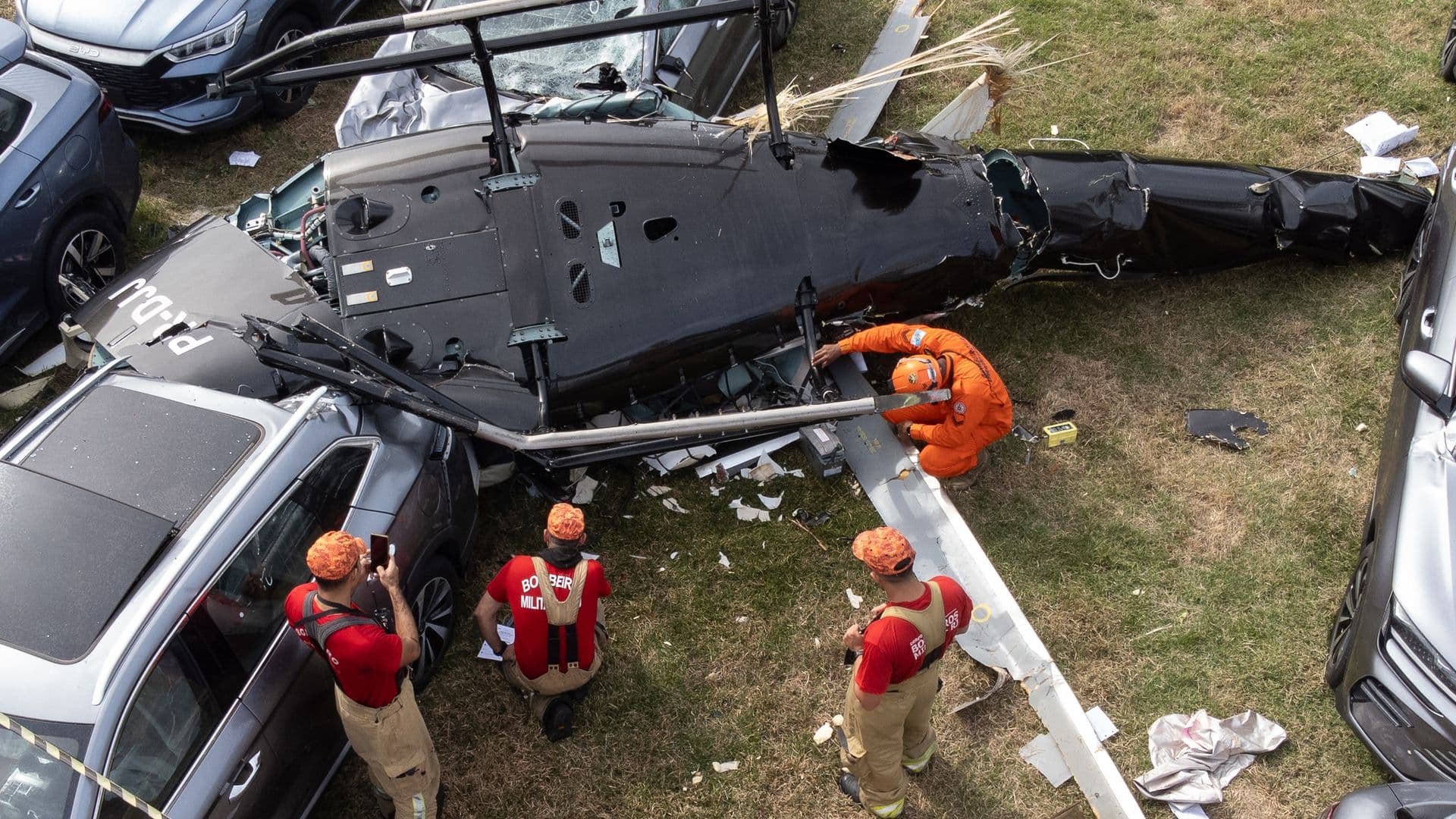 Helicópteros Chocan y se Estrellan en Estacionamiento en Brasil; Hay Al Menos 6 Muertos