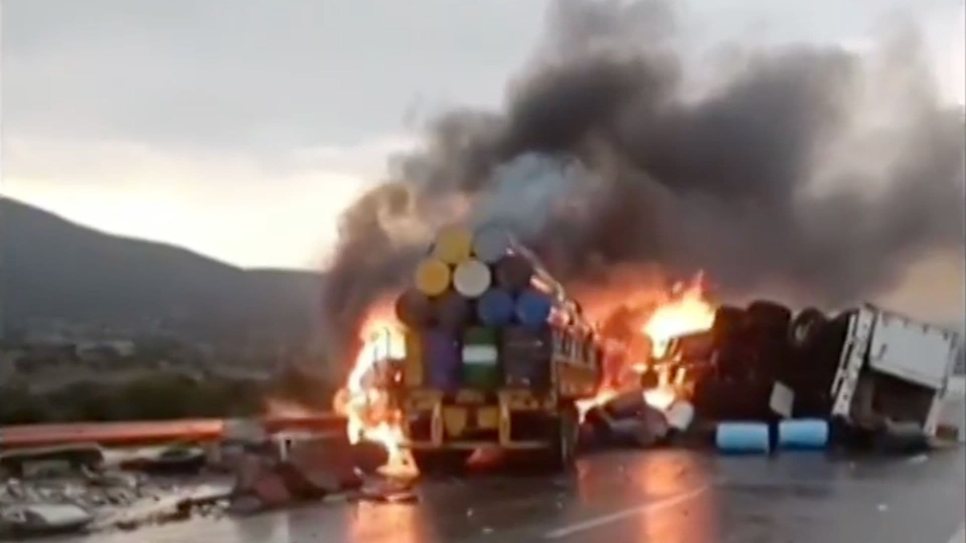 Choque Múltiple Incendio Unidad de Carga Accidente Autopista Arco Norte Puebla