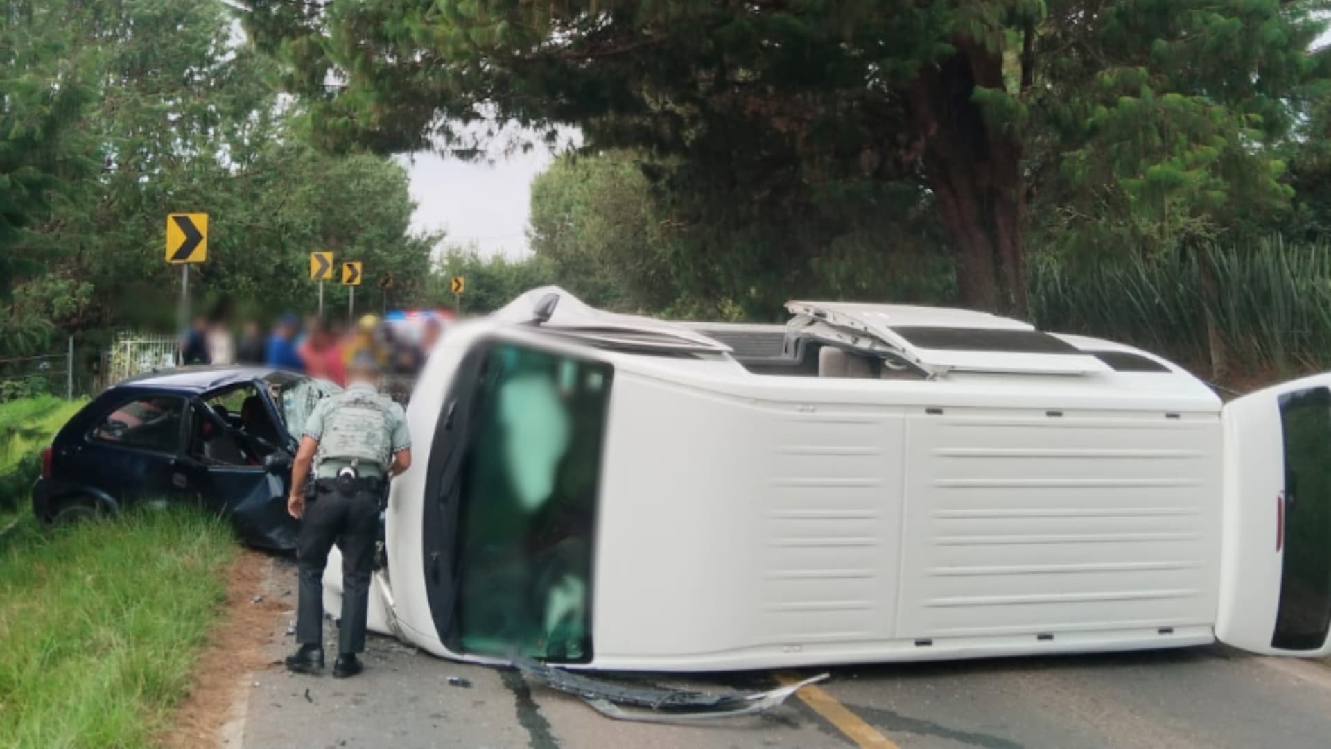 Volcadura tras choque en la carretera Apizaco-Tejocotal.