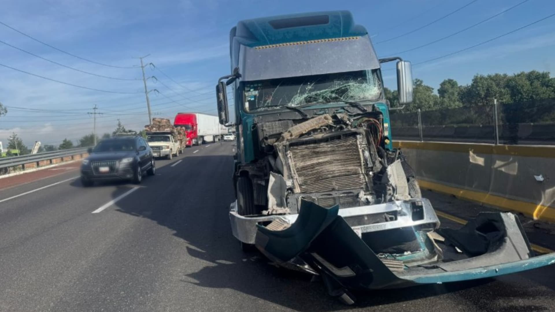 Cierre parcial por accidente en la autopista México-Puebla.