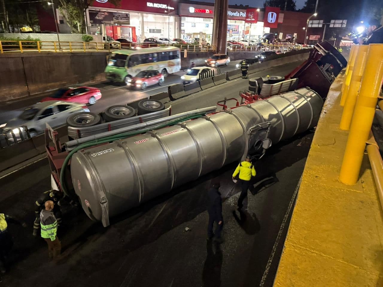 Accidente de pipa en Periférico CDMX