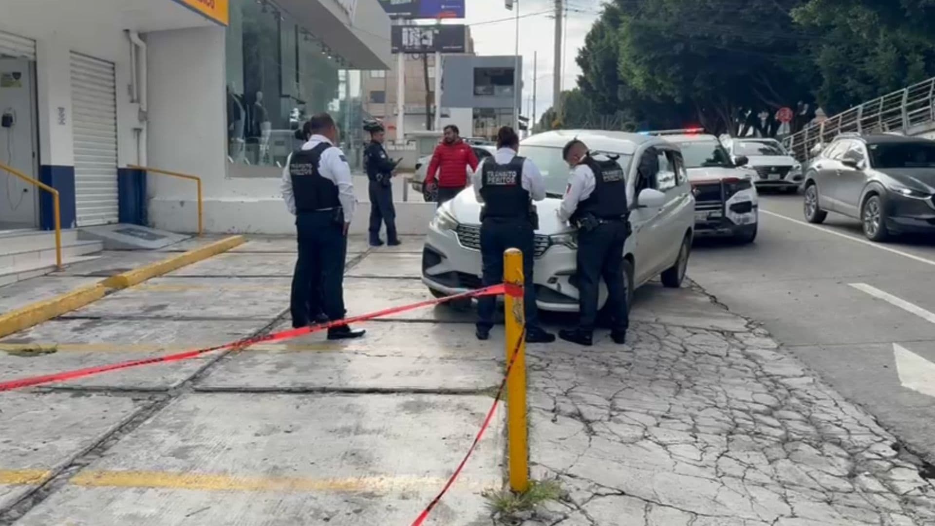 Accidente moviliza a elementos de emergencias en el Bulevar 5 de Mayo y 31 Oriente.