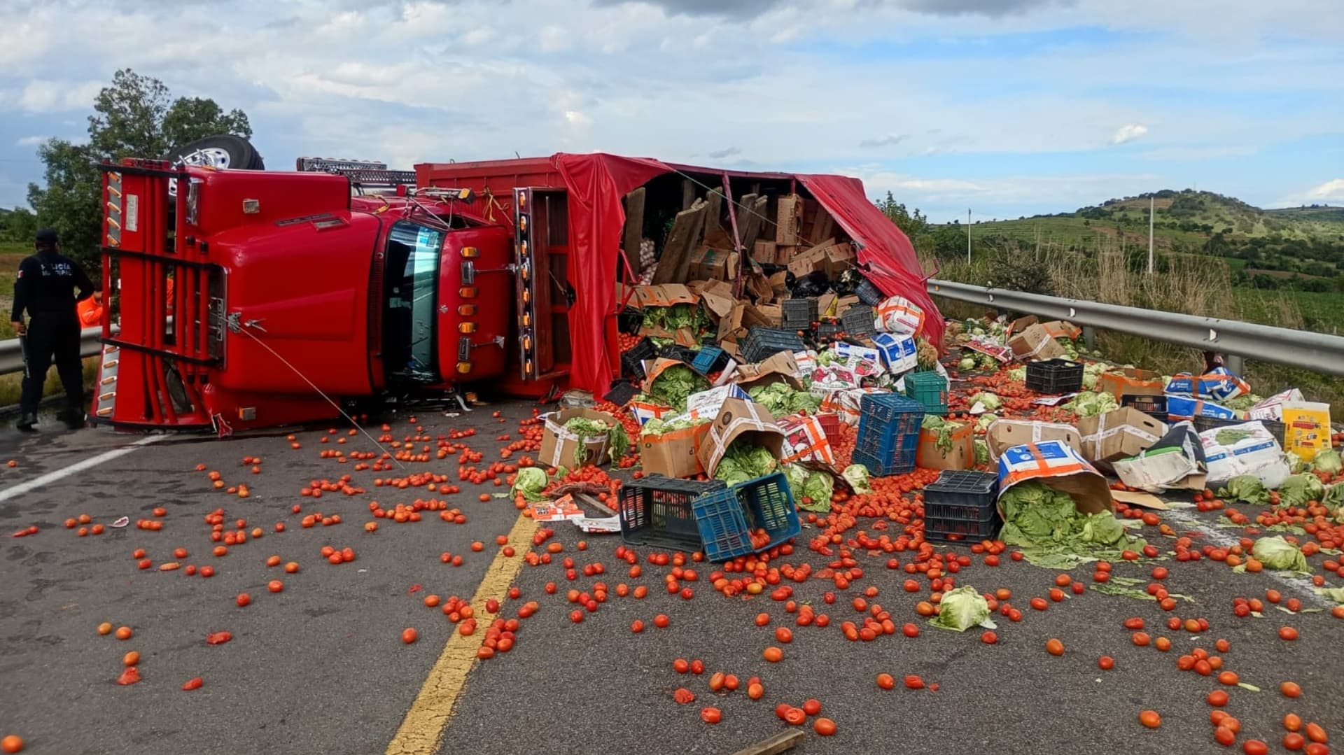 Muere Conductor Aplastado por un Camión de Carga en la Autopista Siglo XXI de Puebla.