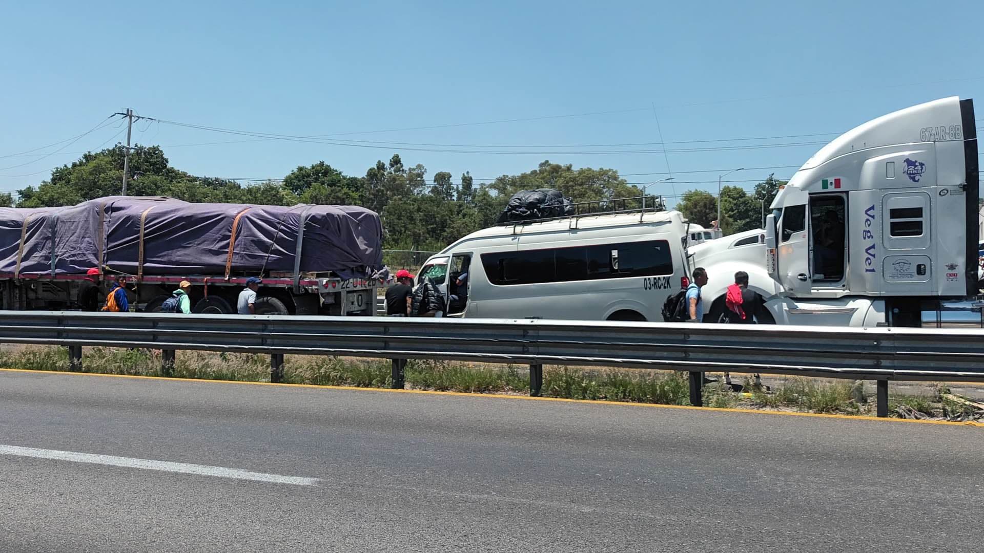 Tráfico por accidente en la autopista Puebla-Orizaba.