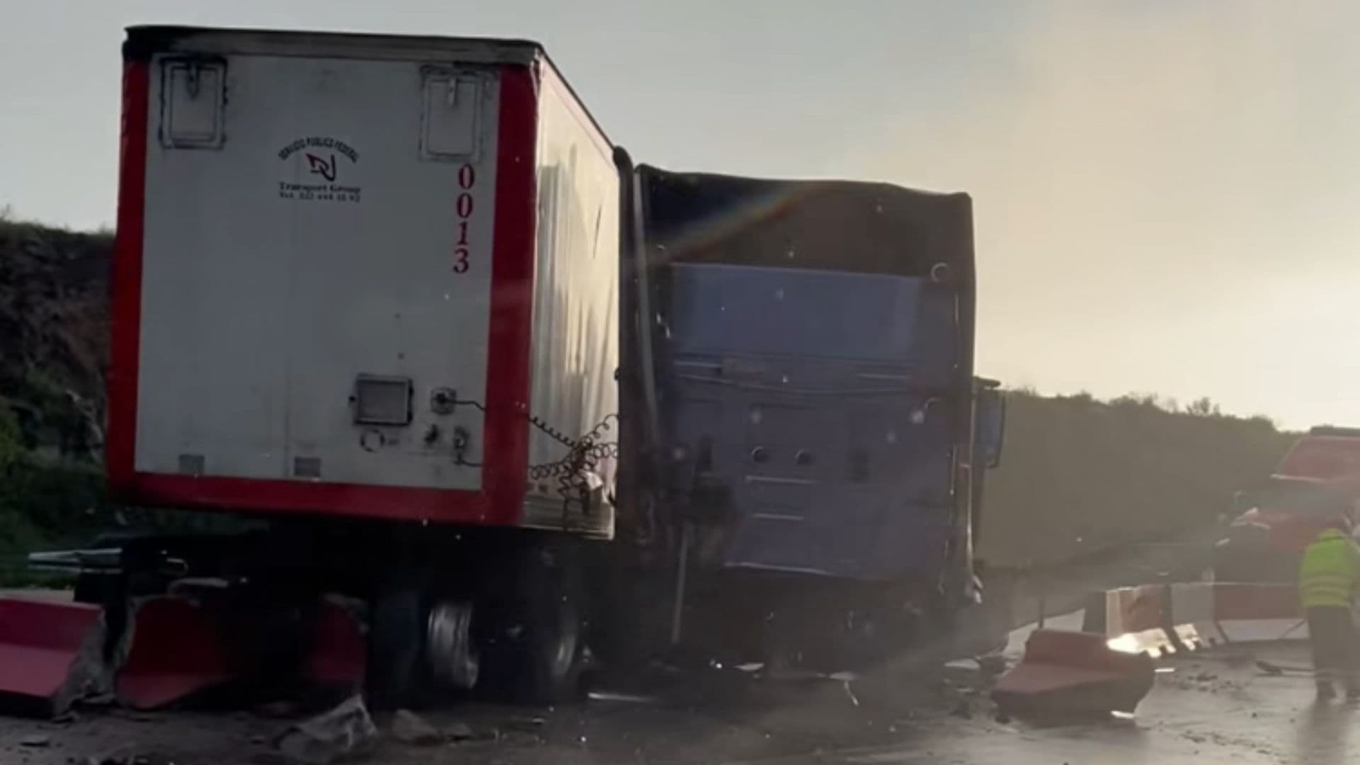 Accidente de Tráiler contra Muro de Contención Paralizó el Arco Norte Durante Varias Horas