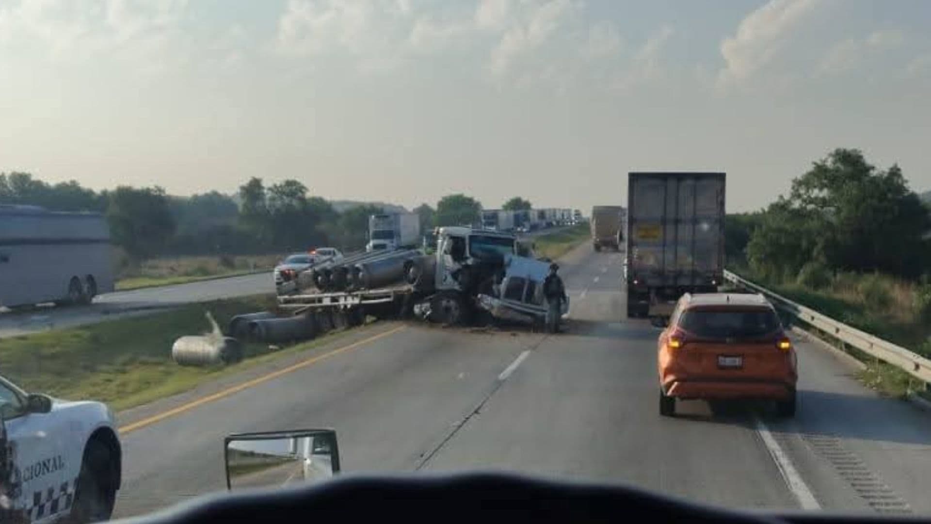 Cierre Parcial en Autopista Arco Norte por Accidente Choque de Tráiler Plataforma Contenedores Hoy 5 de Mayo