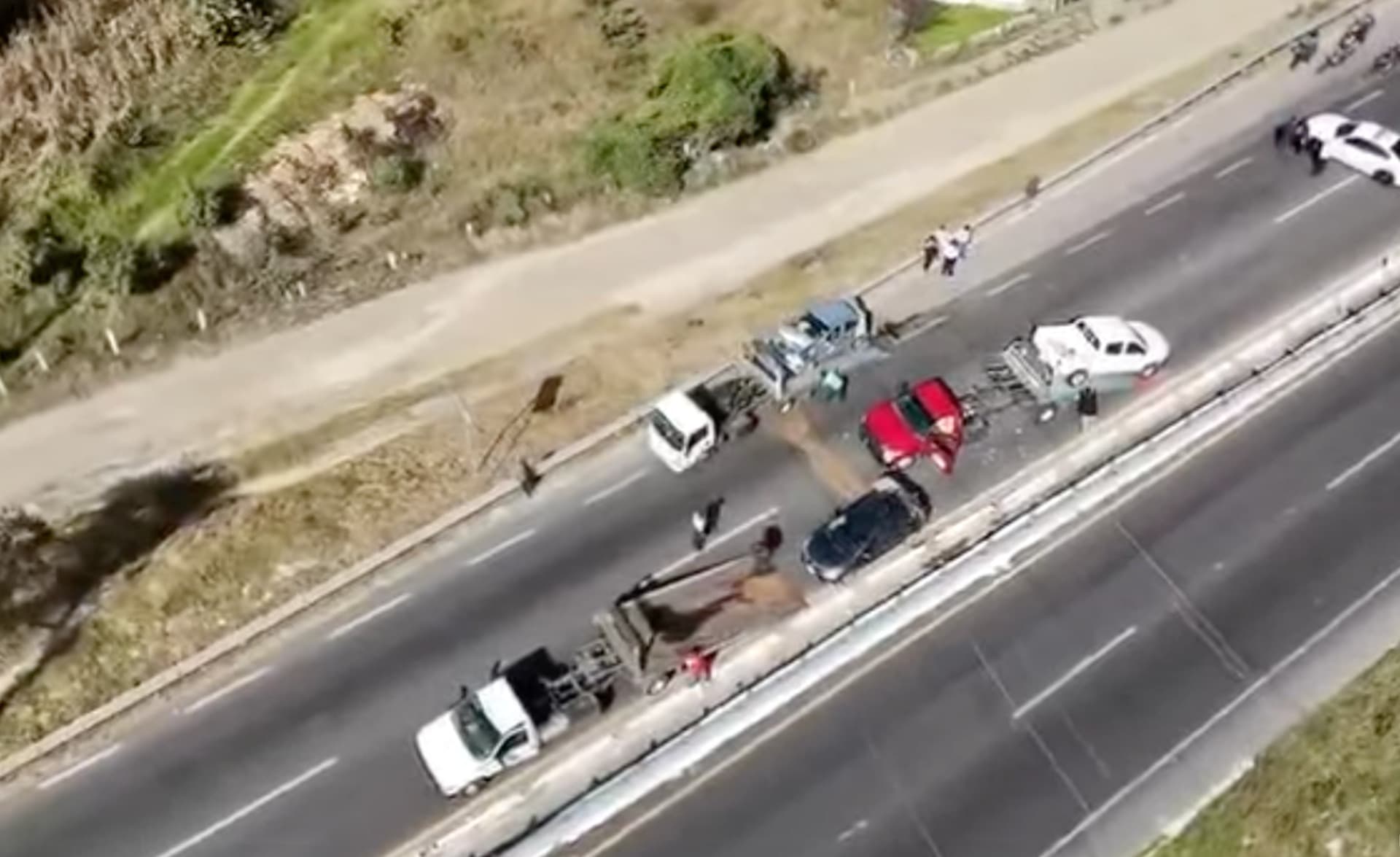Cuatro lesionados deja choque múltiple a la altura de El Molinito.